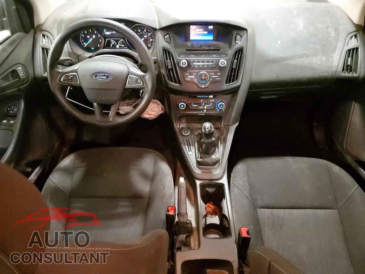 FORD FOCUS 2015 - 1FADP3E26FL216778
