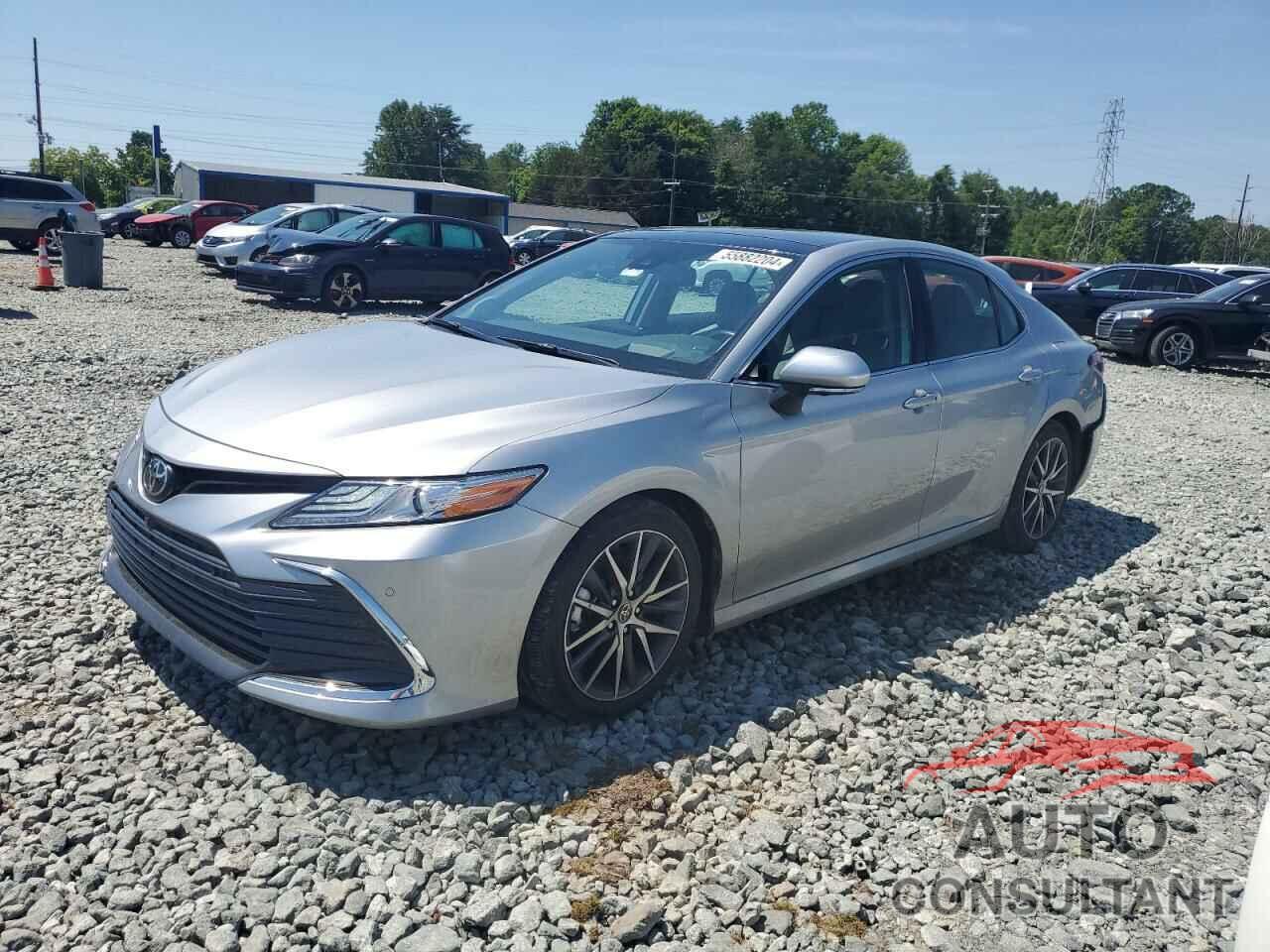TOYOTA CAMRY 2022 - 4T1F11AK9NU013175