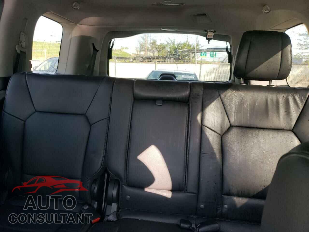 HONDA PILOT 2015 - 5FNYF4H57FB071540