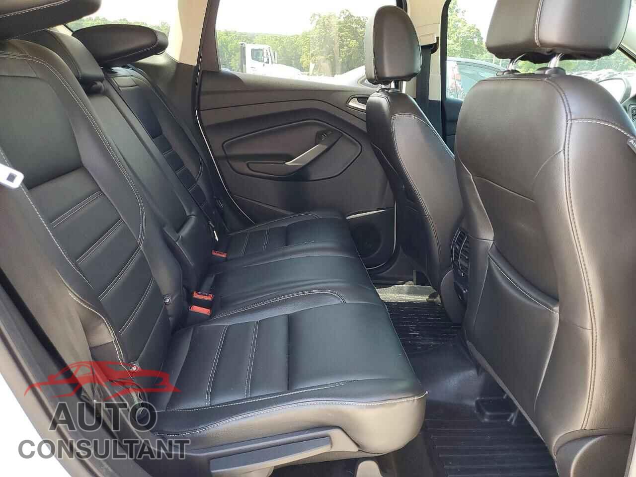 FORD ESCAPE 2017 - 1FMCU9J91HUD54595