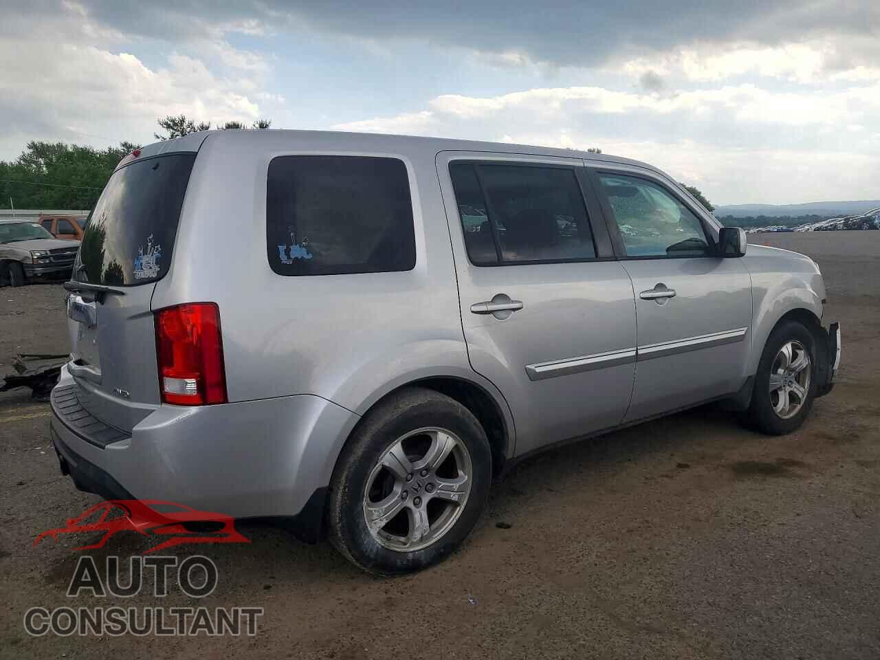 HONDA PILOT 2015 - 5FNYF4H40FB042582