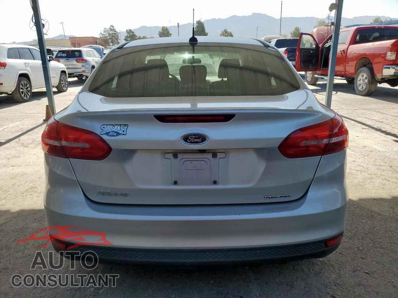 FORD FOCUS 2015 - 1FADP3E22FL368251