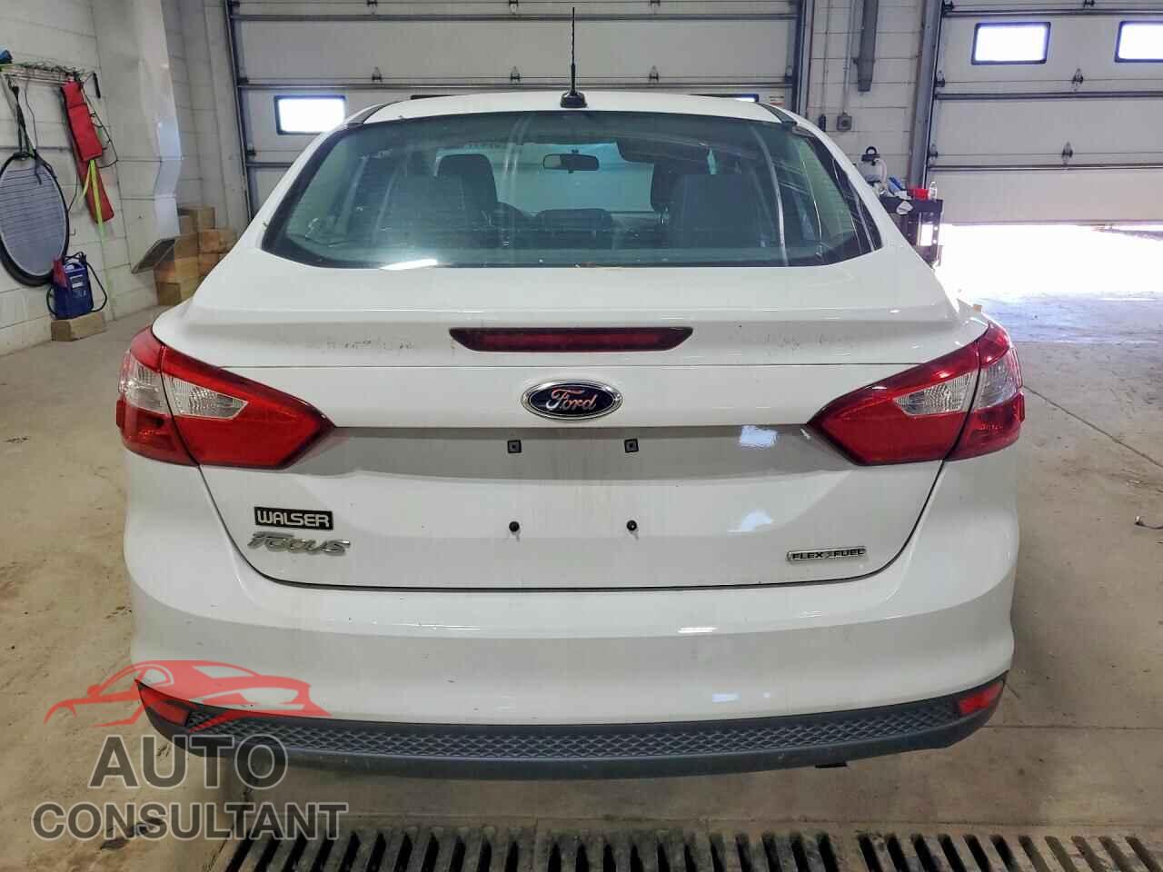 FORD FOCUS 2014 - 1FADP3E28EL381164