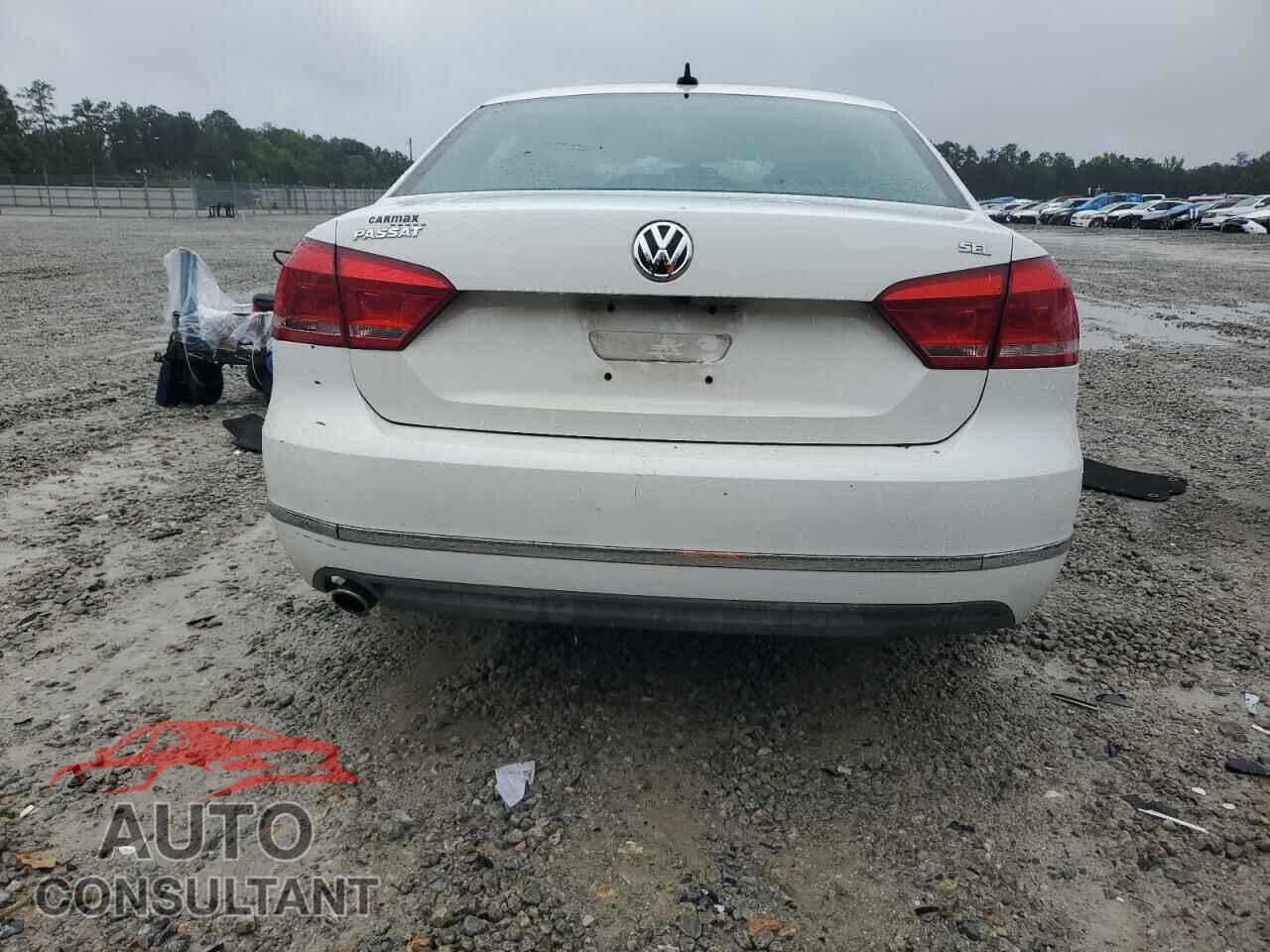 VOLKSWAGEN PASSAT 2013 - 1VWCH7A32DC056868