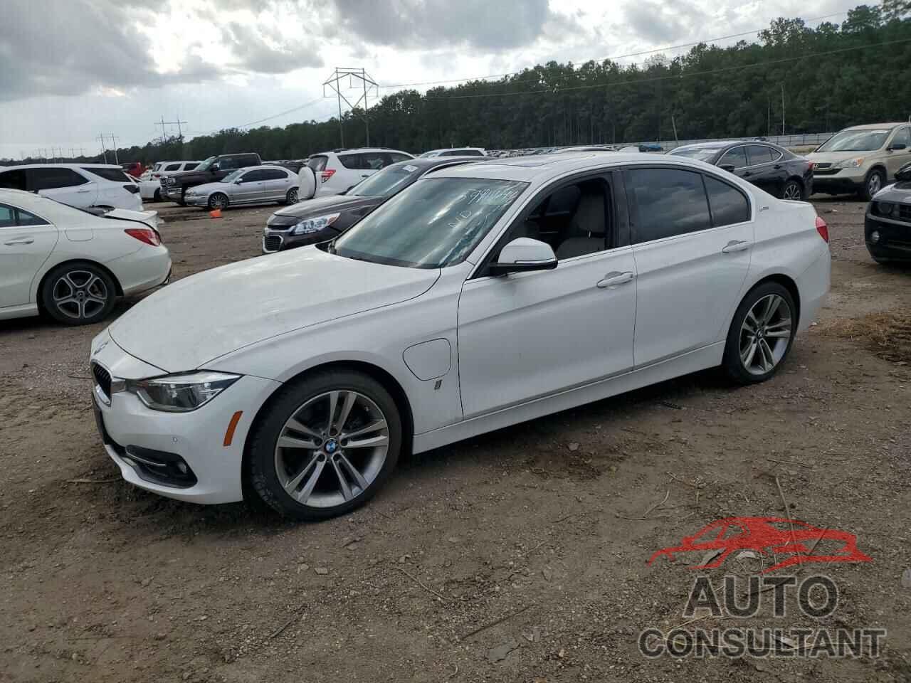 BMW 3 SERIES 2017 - WBA8E1C5XHK480093