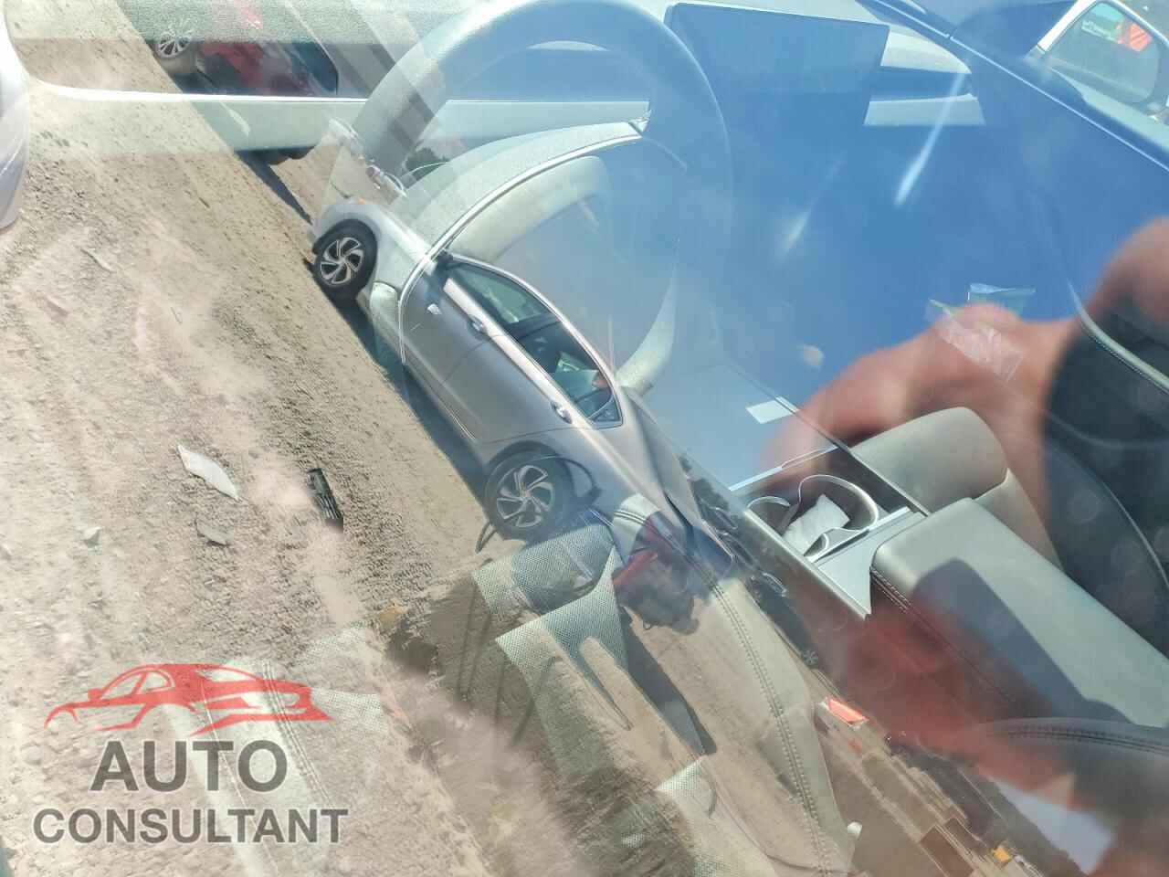 TESLA MODEL 3 2024 - 5YJ3E1EA7RF717550