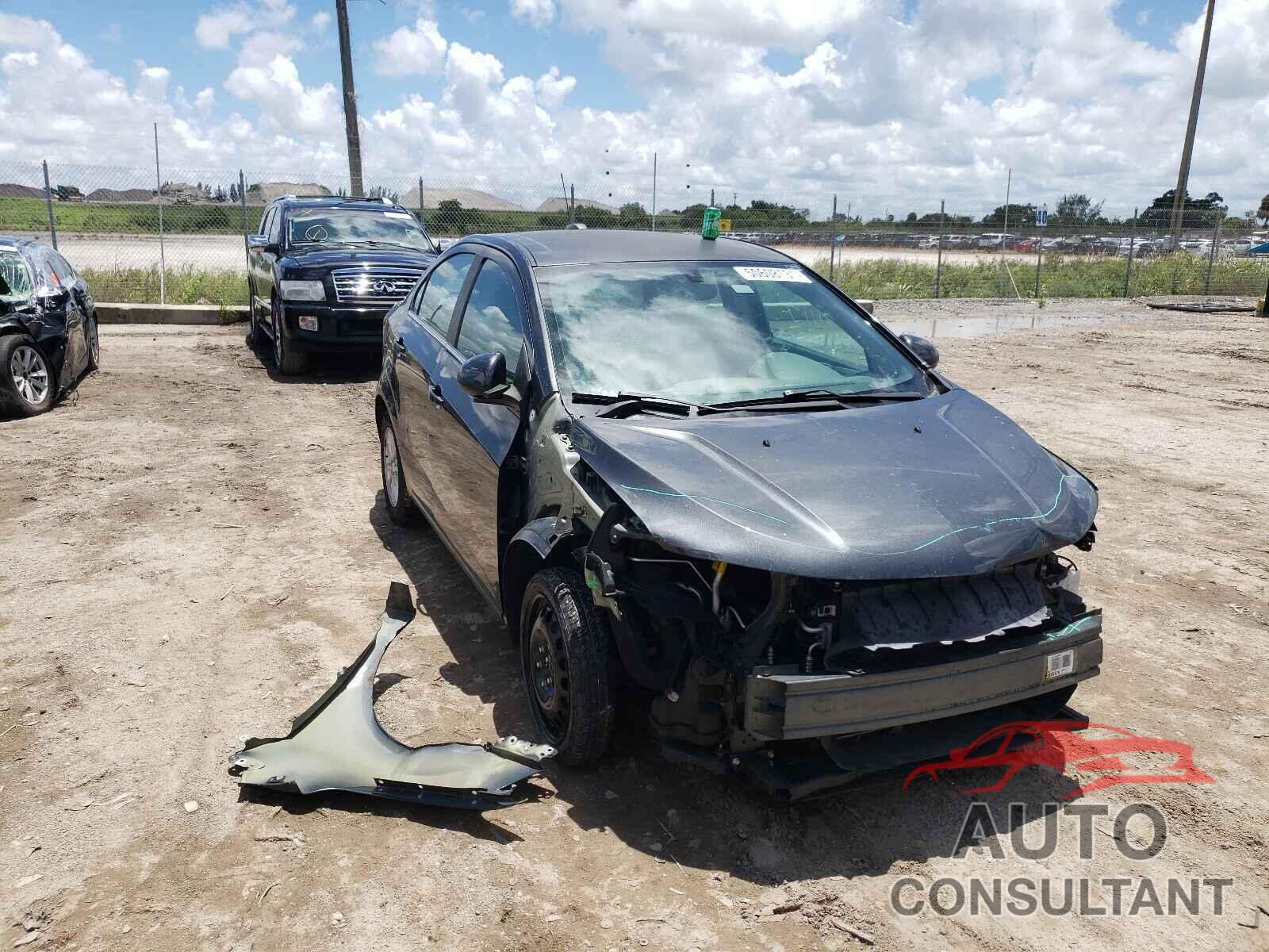 CHEVROLET SONIC 2017 - 1G1JD5SH8H4139668