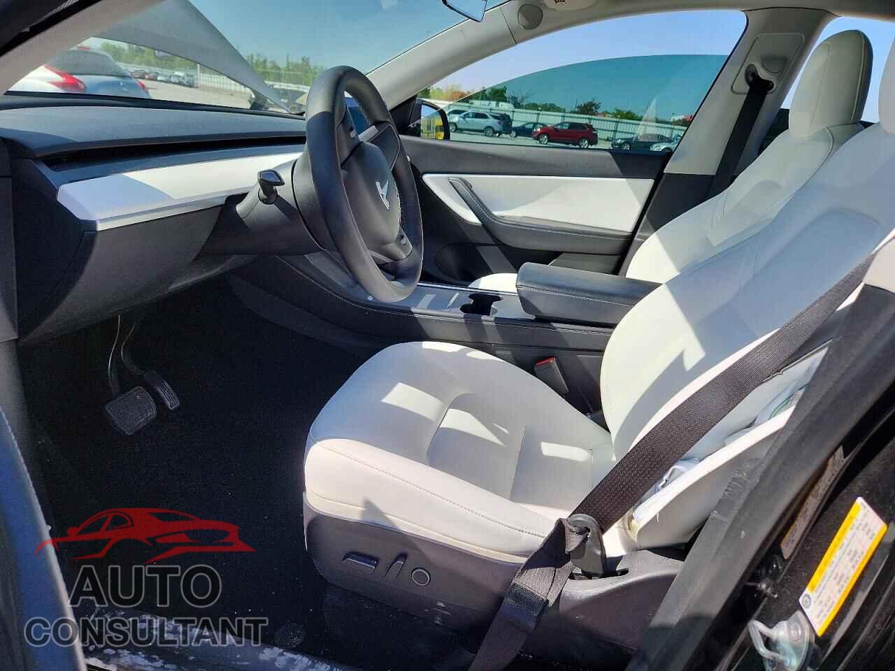 TESLA MODEL Y 2021 - 5YJYGAEE0MF202403