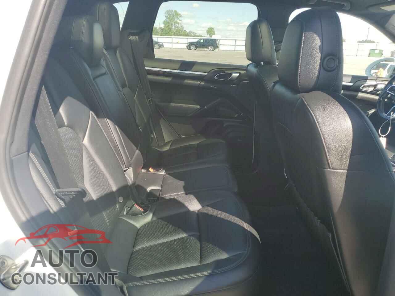 PORSCHE CAYENNE 2016 - WP1AB2A29GLA94283