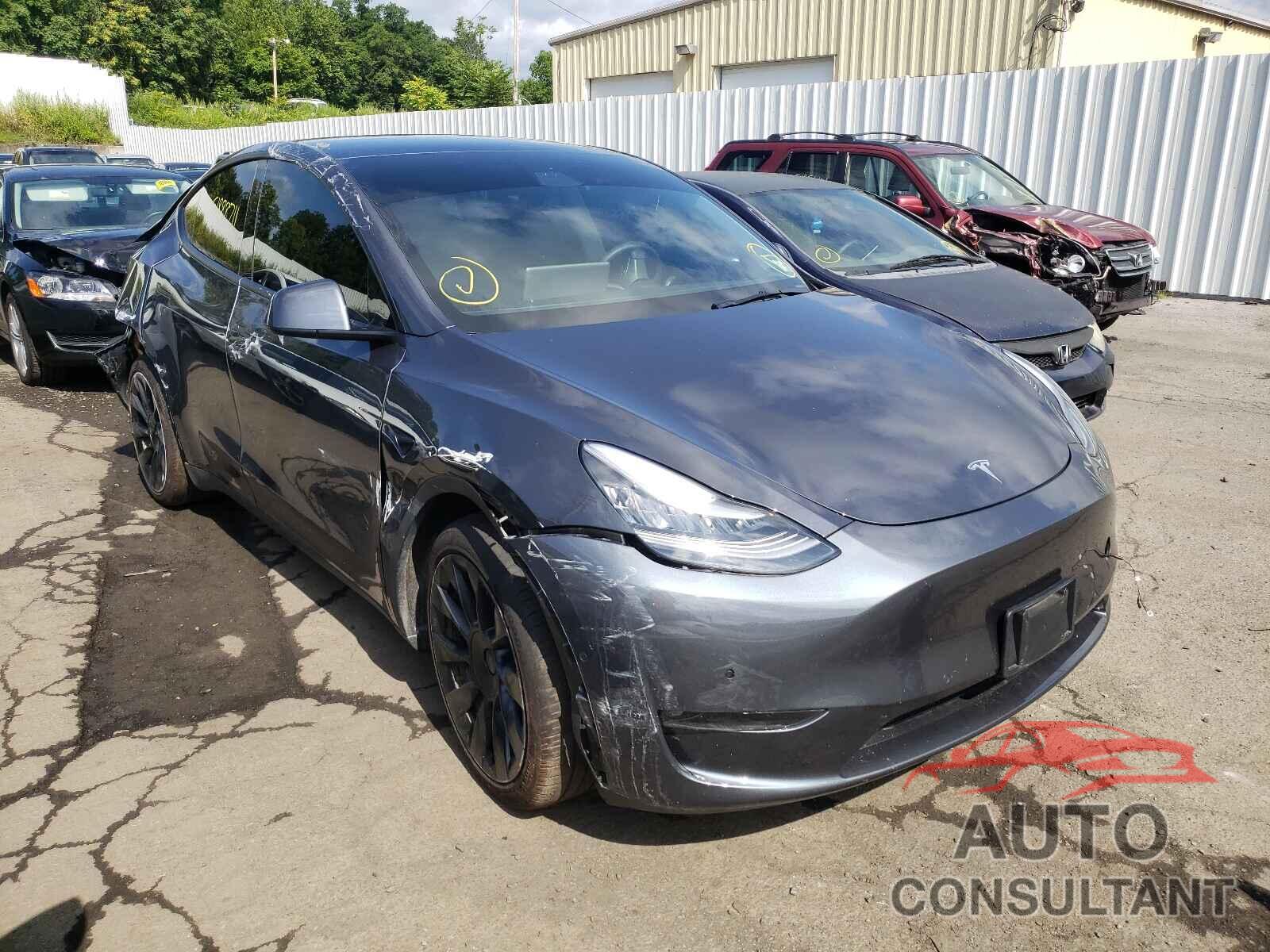 TESLA MODEL Y 2021 - 5YJYGAEE5MF142845