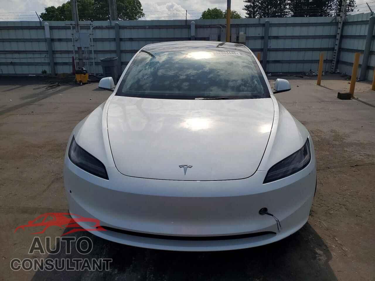 TESLA MODEL 3 2024 - 5YJ3E1EA5RF749672