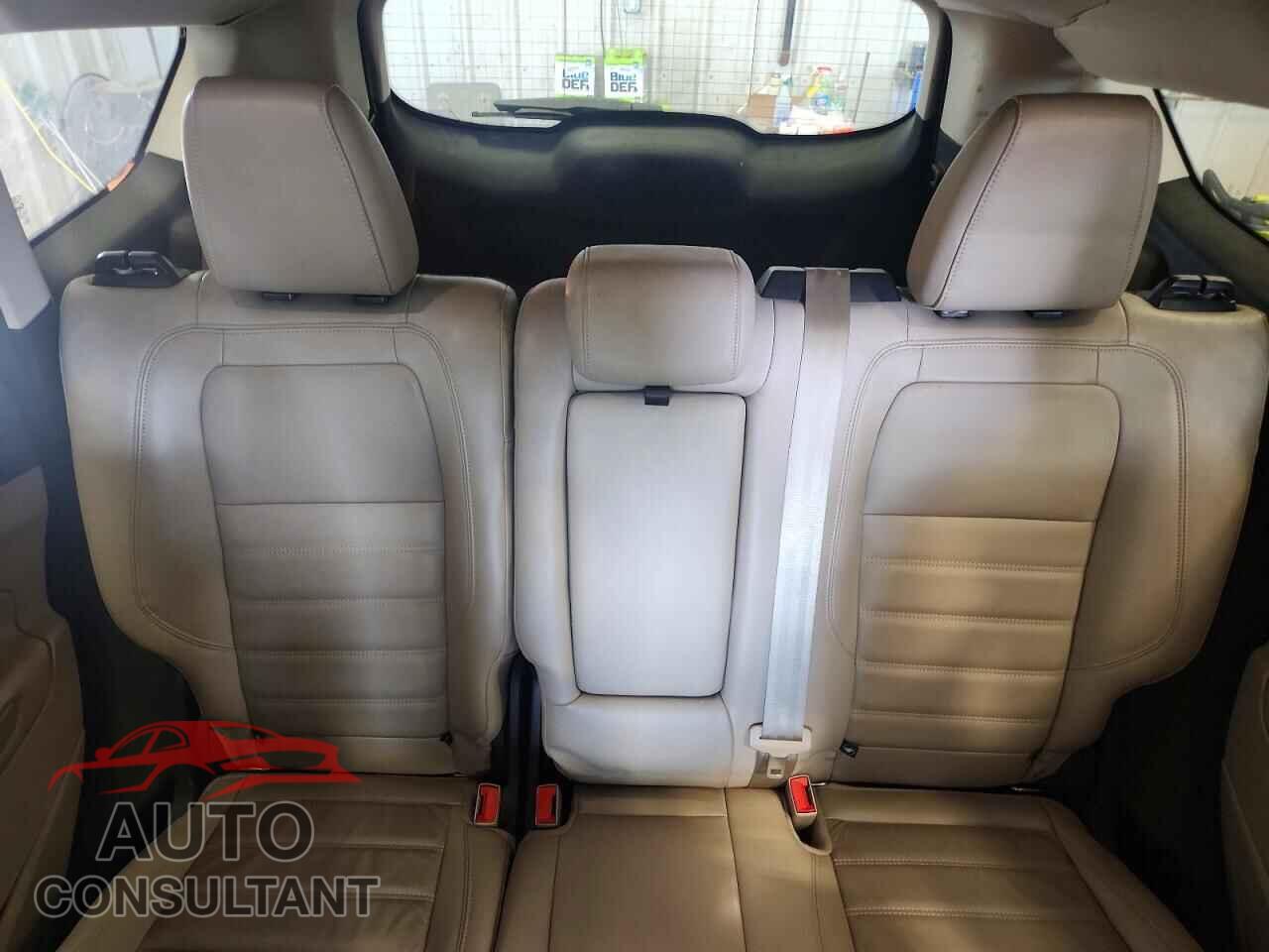 FORD ESCAPE 2017 - 1FMCU9J97HUB97459