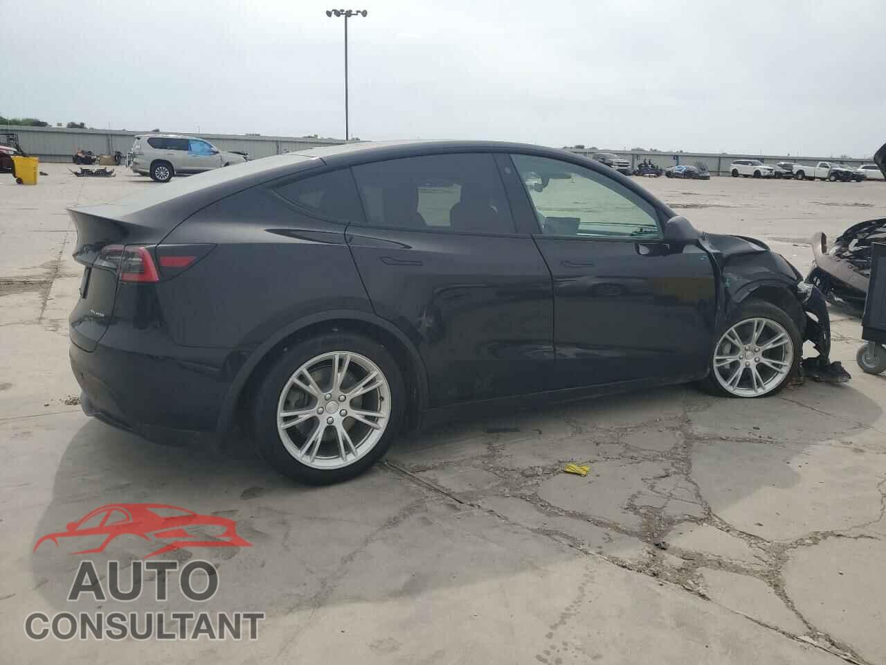 TESLA MODEL Y 2021 - 5YJYGDEEXMF079324