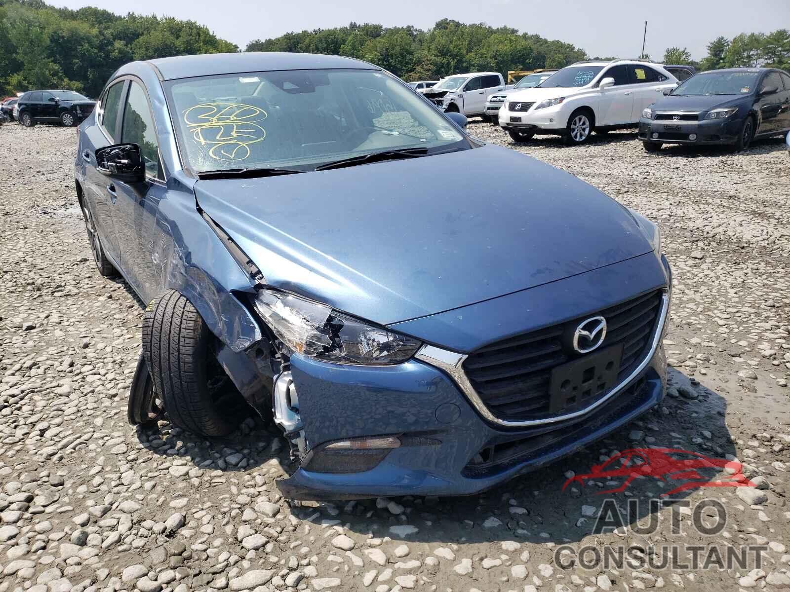 MAZDA 3 2018 - 3MZBN1V37JM181385