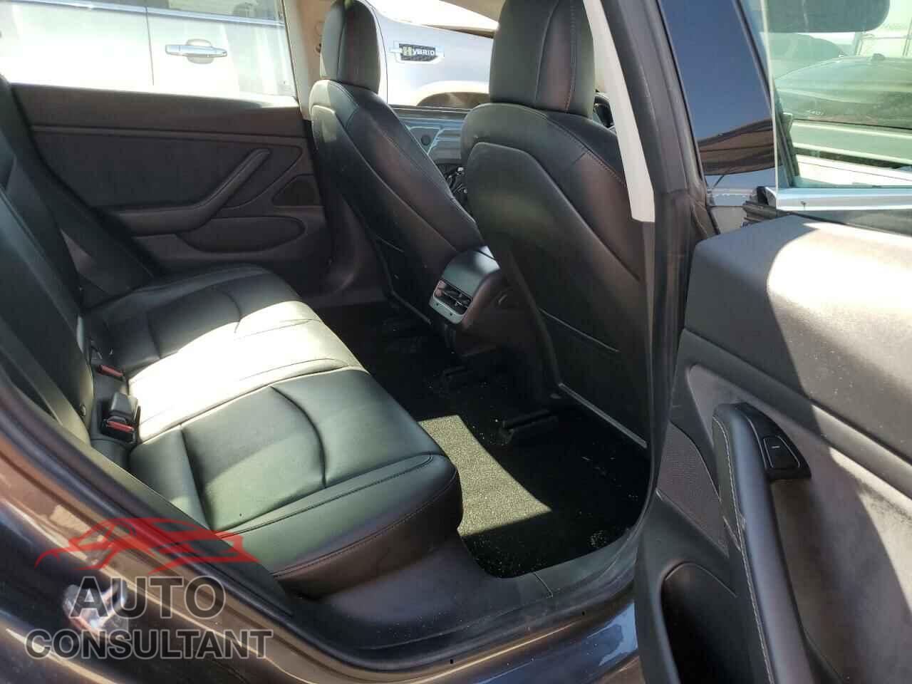 TESLA MODEL 3 2018 - 5YJ3E1EA3JF005931