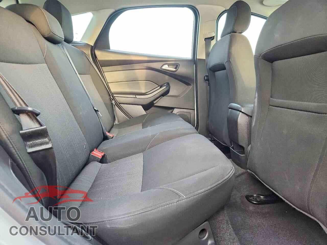 FORD FOCUS 2018 - 1FADP3K23JL265627