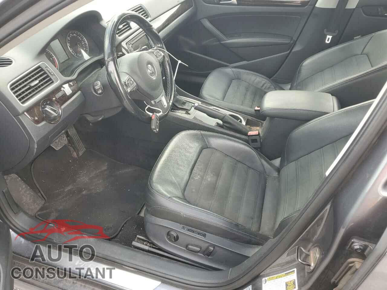 VOLKSWAGEN PASSAT 2014 - 1VWCN7A33EC120555