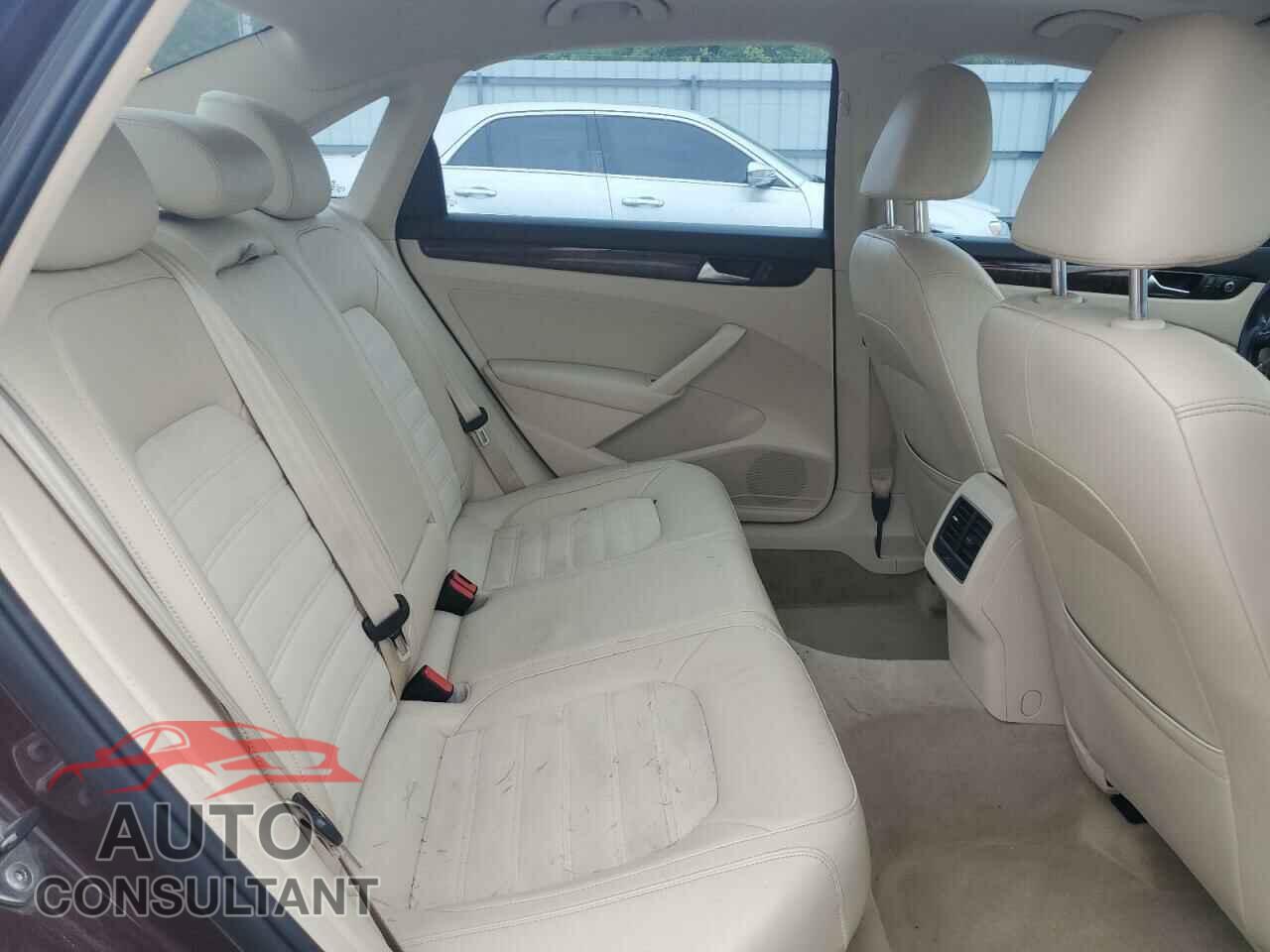 VOLKSWAGEN PASSAT 2013 - 1VWCN7A31DC100108