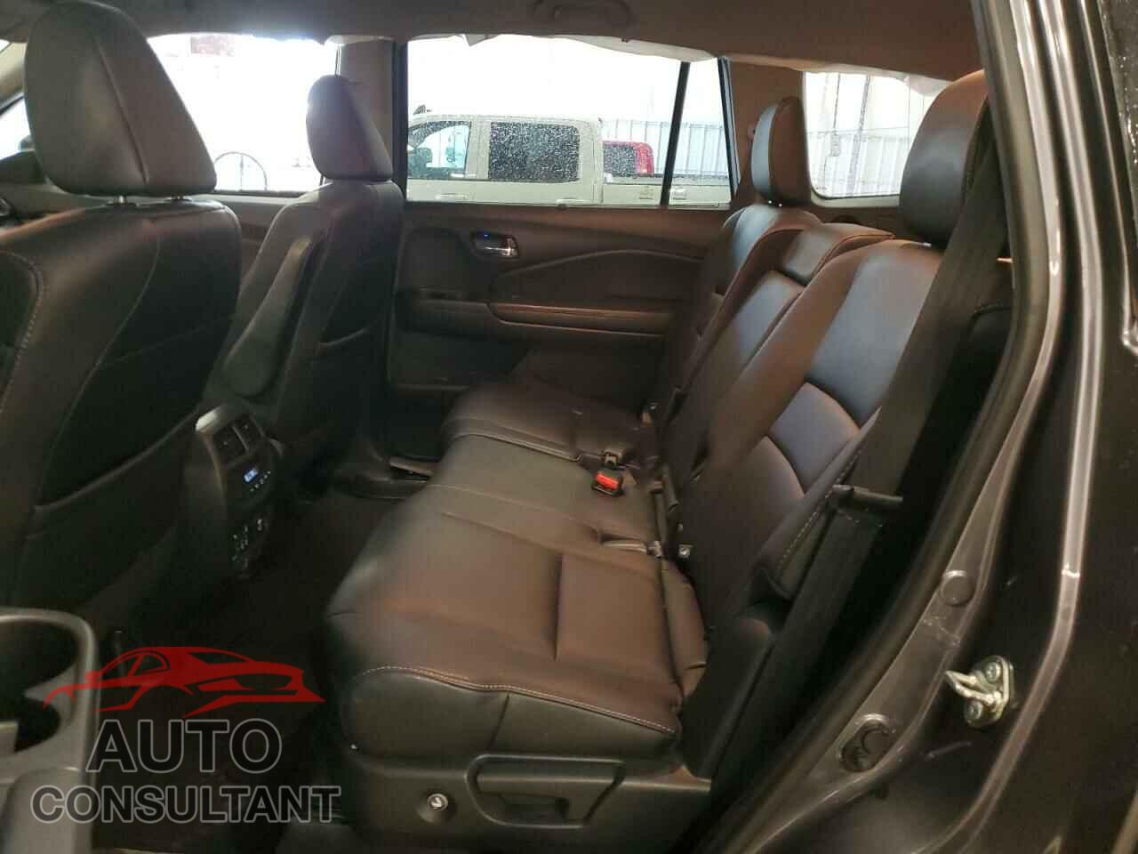 HONDA PILOT 2017 - 5FNYF6H96HB033007