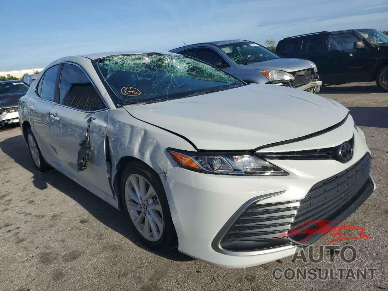 TOYOTA CAMRY 2022 - 4T1C11AK1NU040034