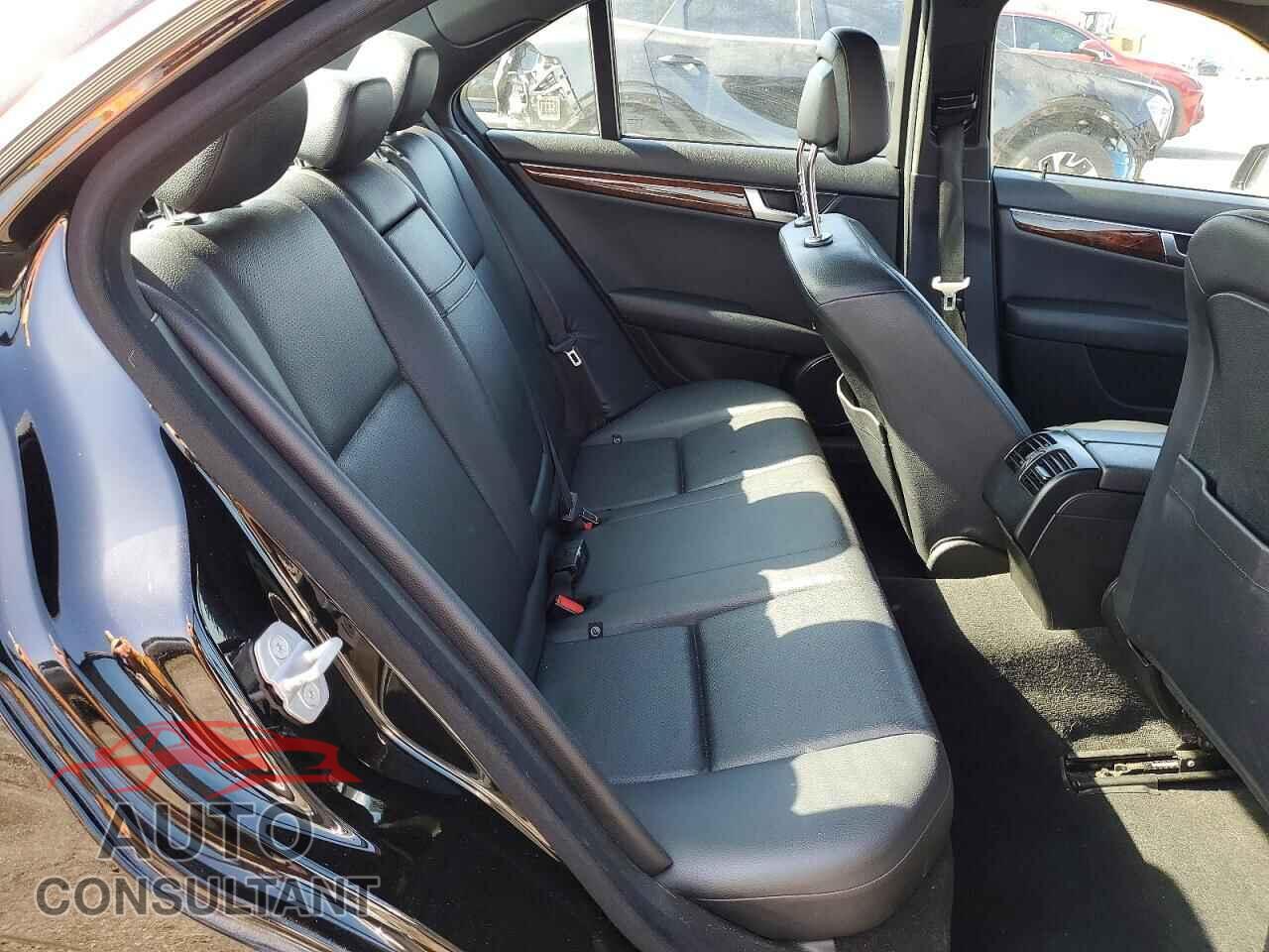 MERCEDES-BENZ C-CLASS 2012 - WDDGF8BB8CR226237