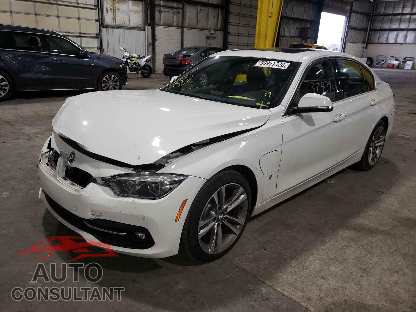 BMW 3 SERIES 2017 - WBA8E1C54HK895216
