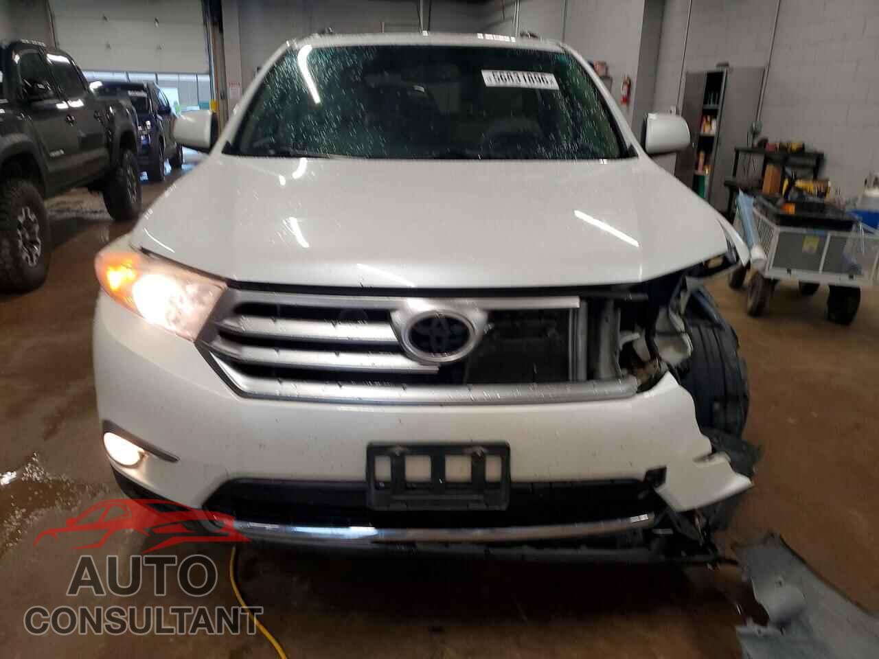 TOYOTA HIGHLANDER 2012 - 5TDBK3EH5CS141134