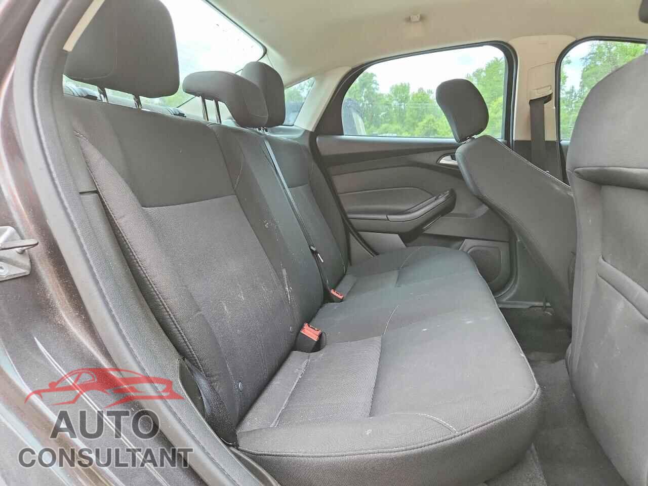 FORD FOCUS 2016 - 1FADP3F29GL326899