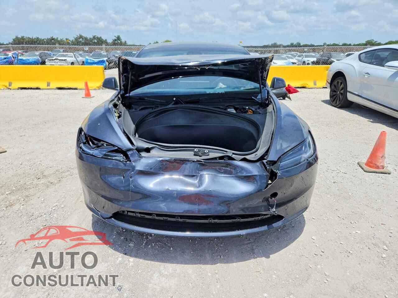 TESLA MODEL 3 2025 - 5YJ3E1EA4SF970881