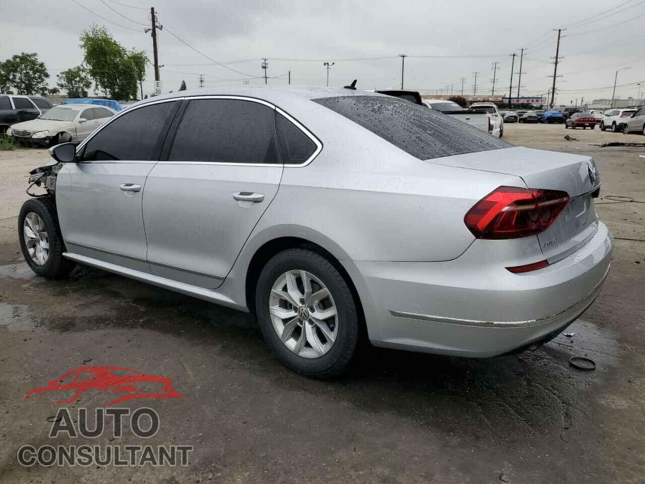 VOLKSWAGEN PASSAT 2017 - 1VWAT7A32HC059233