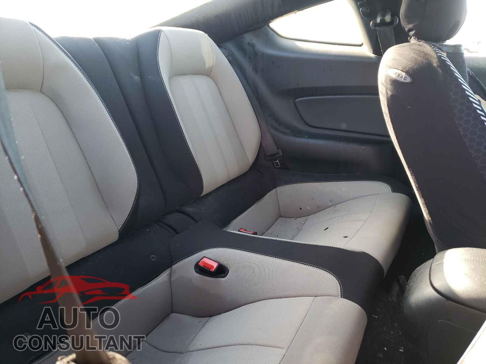 FORD MUSTANG 2018 - 1FA6P8TH7J5161977