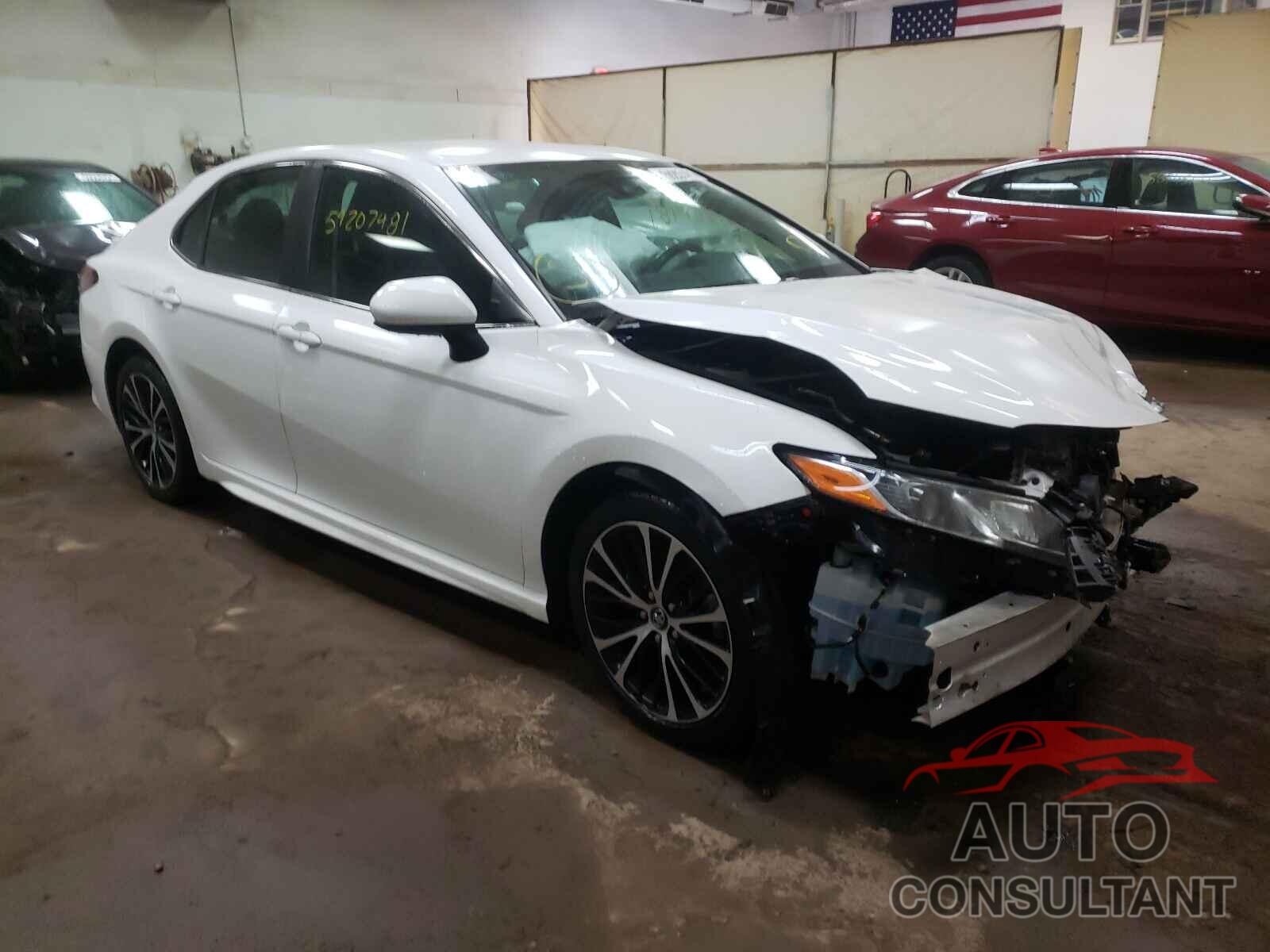 TOYOTA CAMRY 2018 - 4T1B11HK9JU577052
