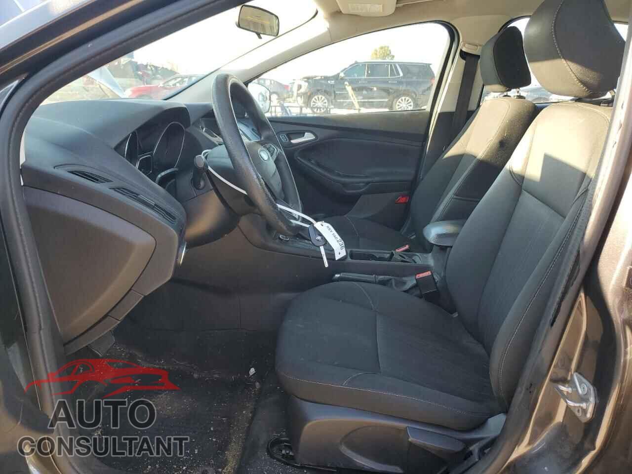FORD FOCUS 2017 - 1FADP3F28HL324725
