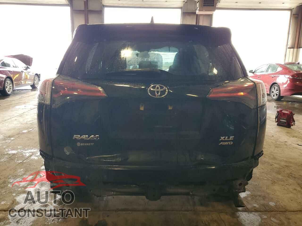 TOYOTA RAV4 2018 - 2T3RFREV6JW815962