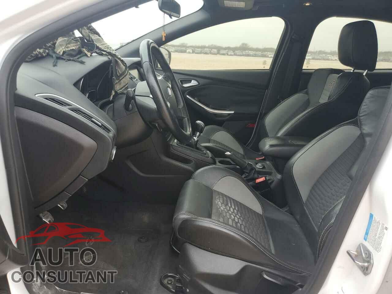 FORD FOCUS 2014 - 1FADP3L92EL425725