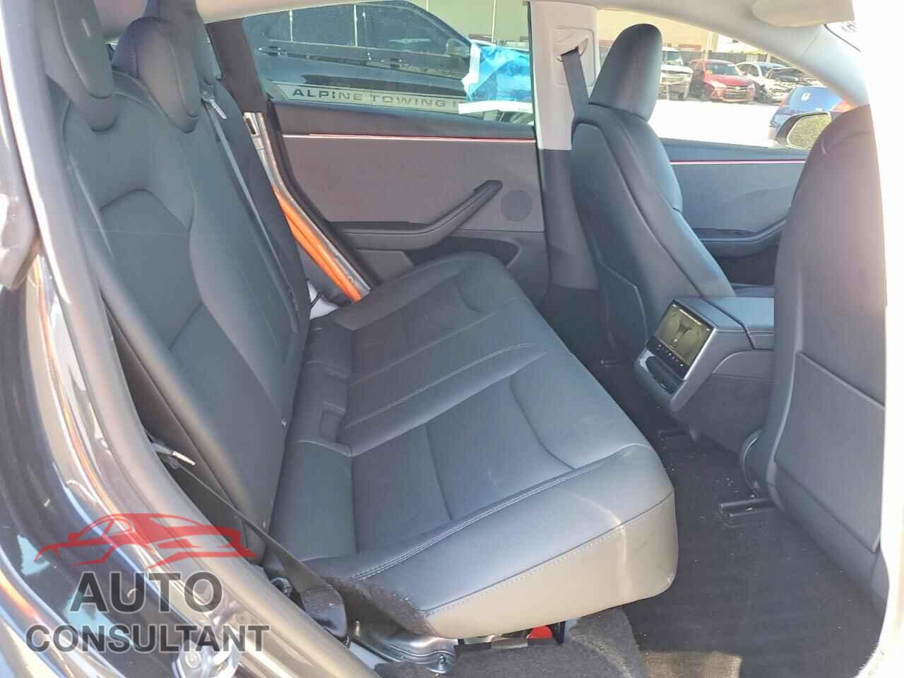 TESLA MODEL 3 2025 - 5YJ3E1EAXSF976149
