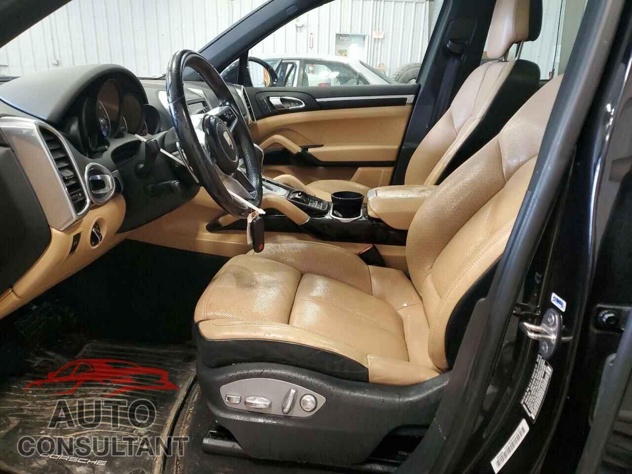 PORSCHE CAYENNE 2016 - WP1AA2A29GKA14473