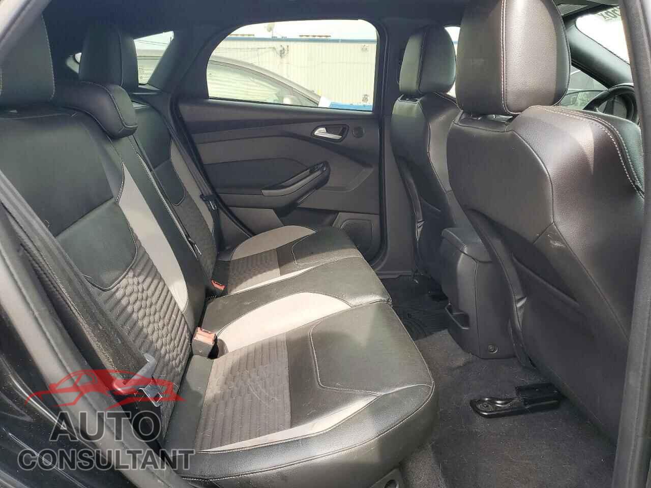 FORD FOCUS 2015 - 1FADP3L90FL366269