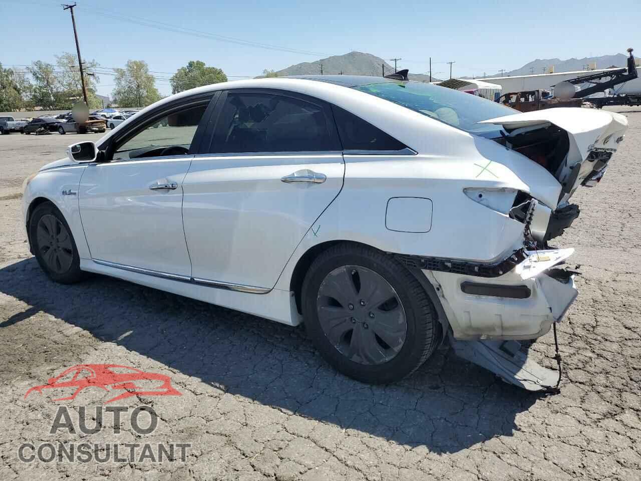 HYUNDAI SONATA 2013 - KMHEC4A48DA069584