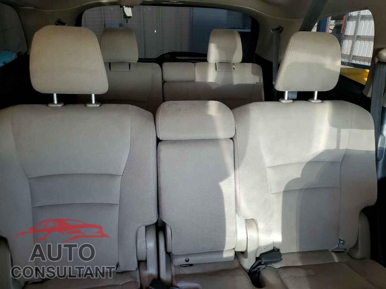 HONDA PILOT 2017 - 5FNYF5H37HB016593