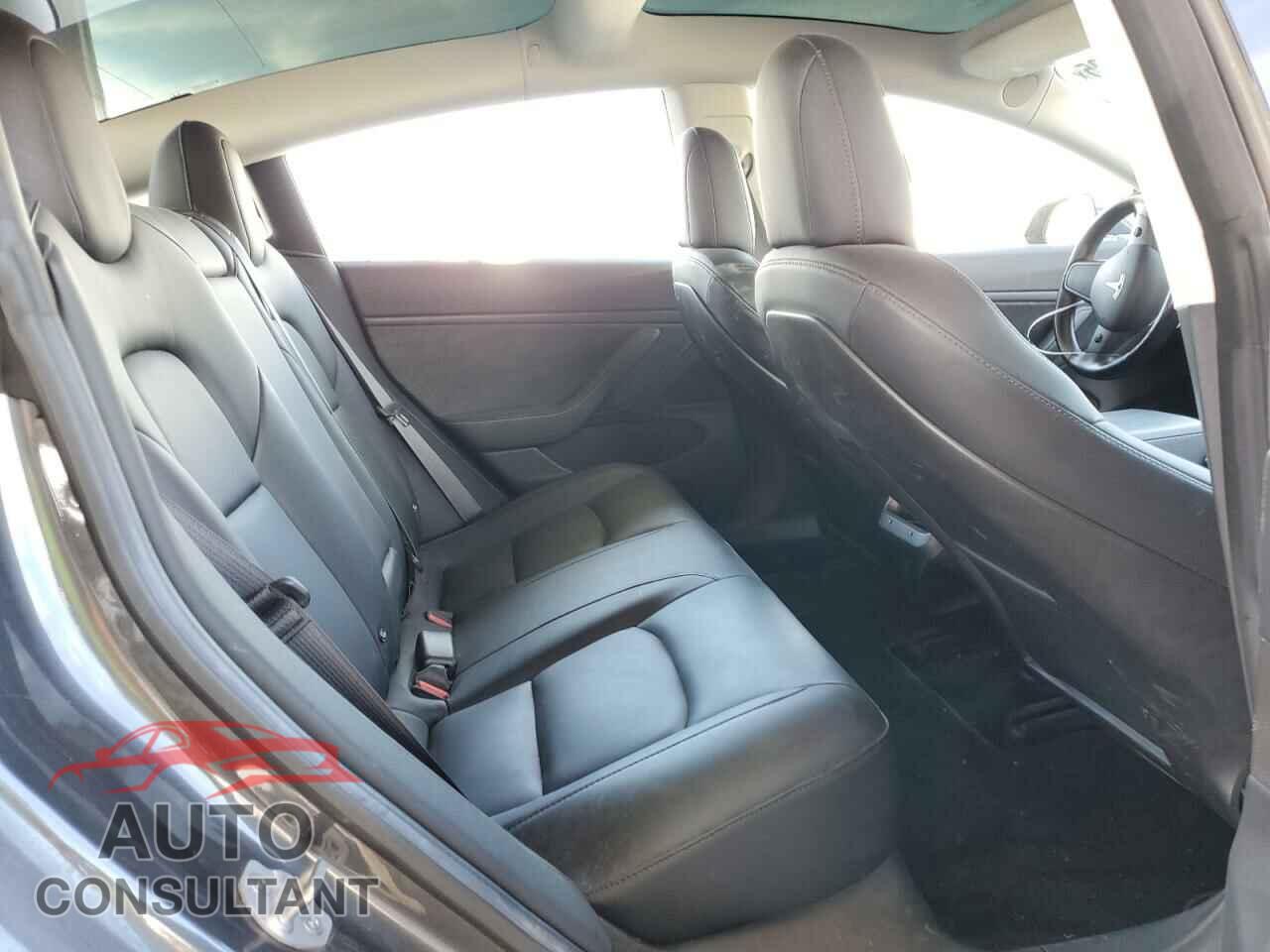 TESLA MODEL 3 2018 - 5YJ3E1EB9JF062983