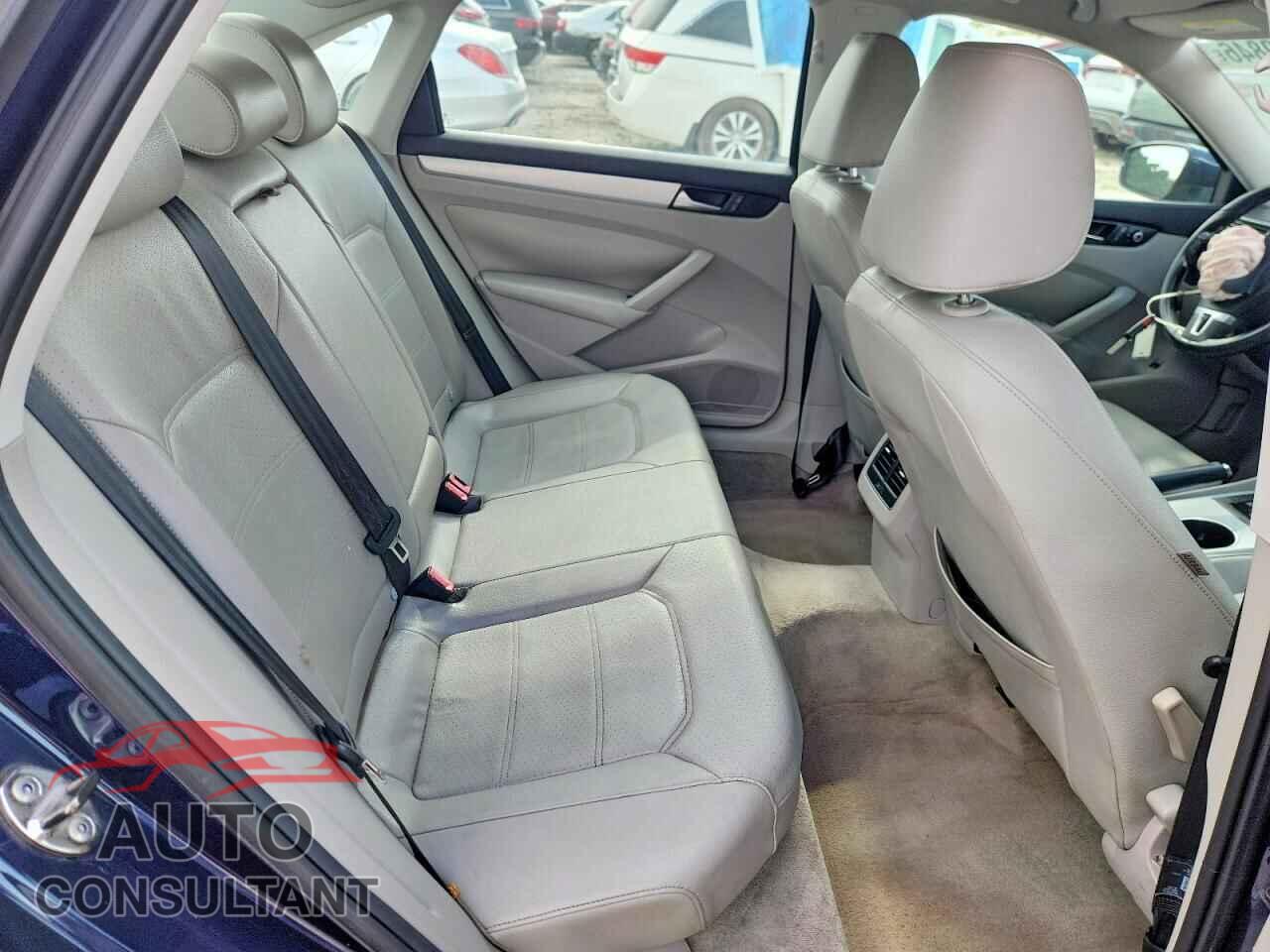 VOLKSWAGEN PASSAT 2013 - 1VWBP7A38DC072071