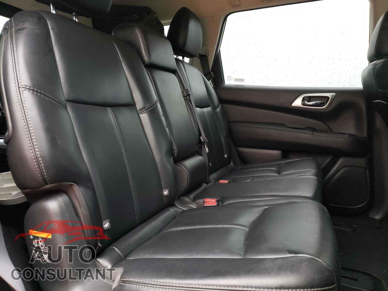 NISSAN PATHFINDER 2017 - 5N1DR2MN4HC623572