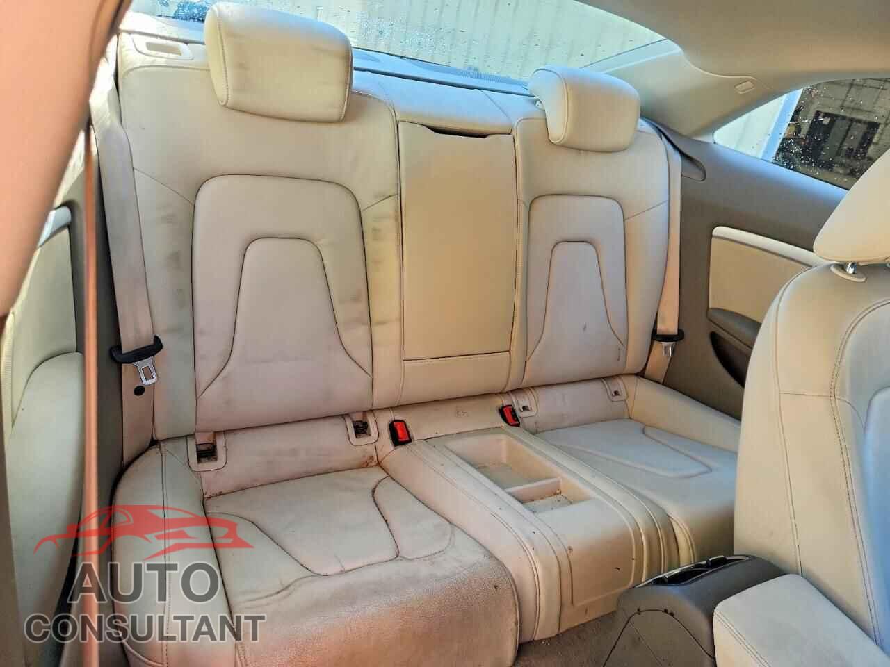 AUDI A5 2011 - WAURFAFR4BA028931