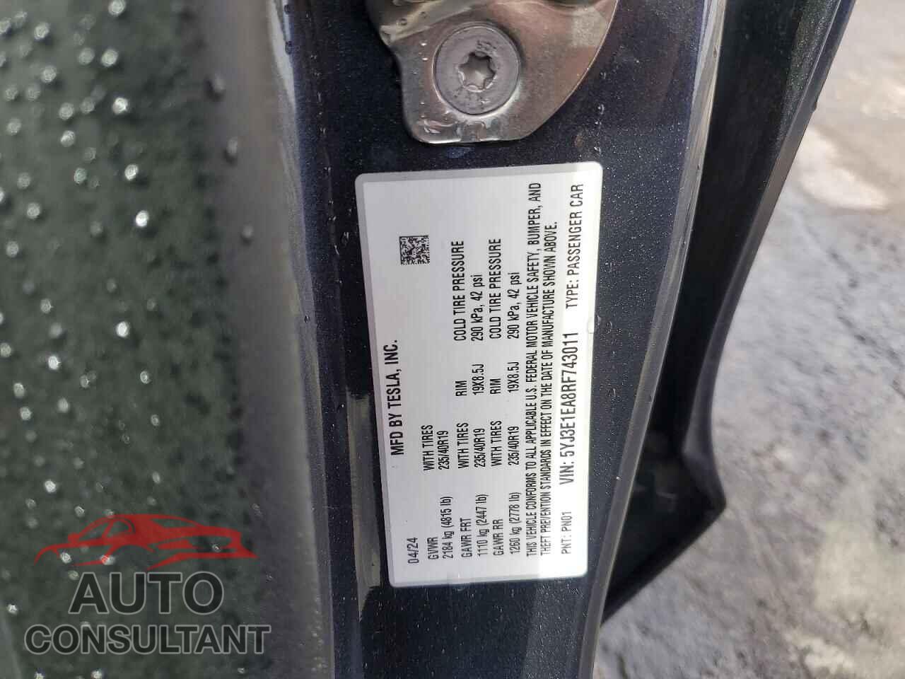 TESLA MODEL 3 2024 - 5YJ3E1EA8RF743011
