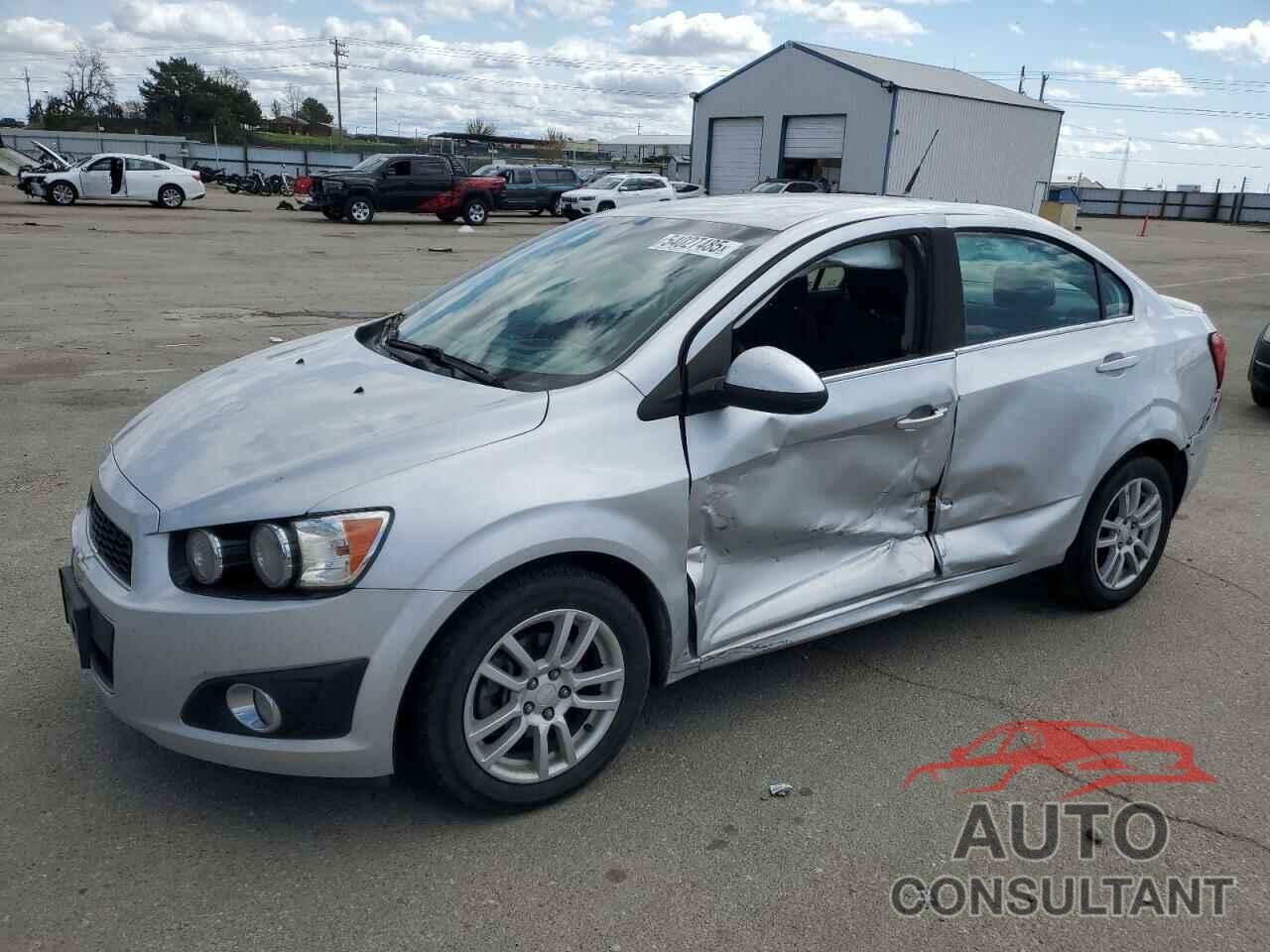 CHEVROLET SONIC 2013 - 1G1JC5SH4D4247332