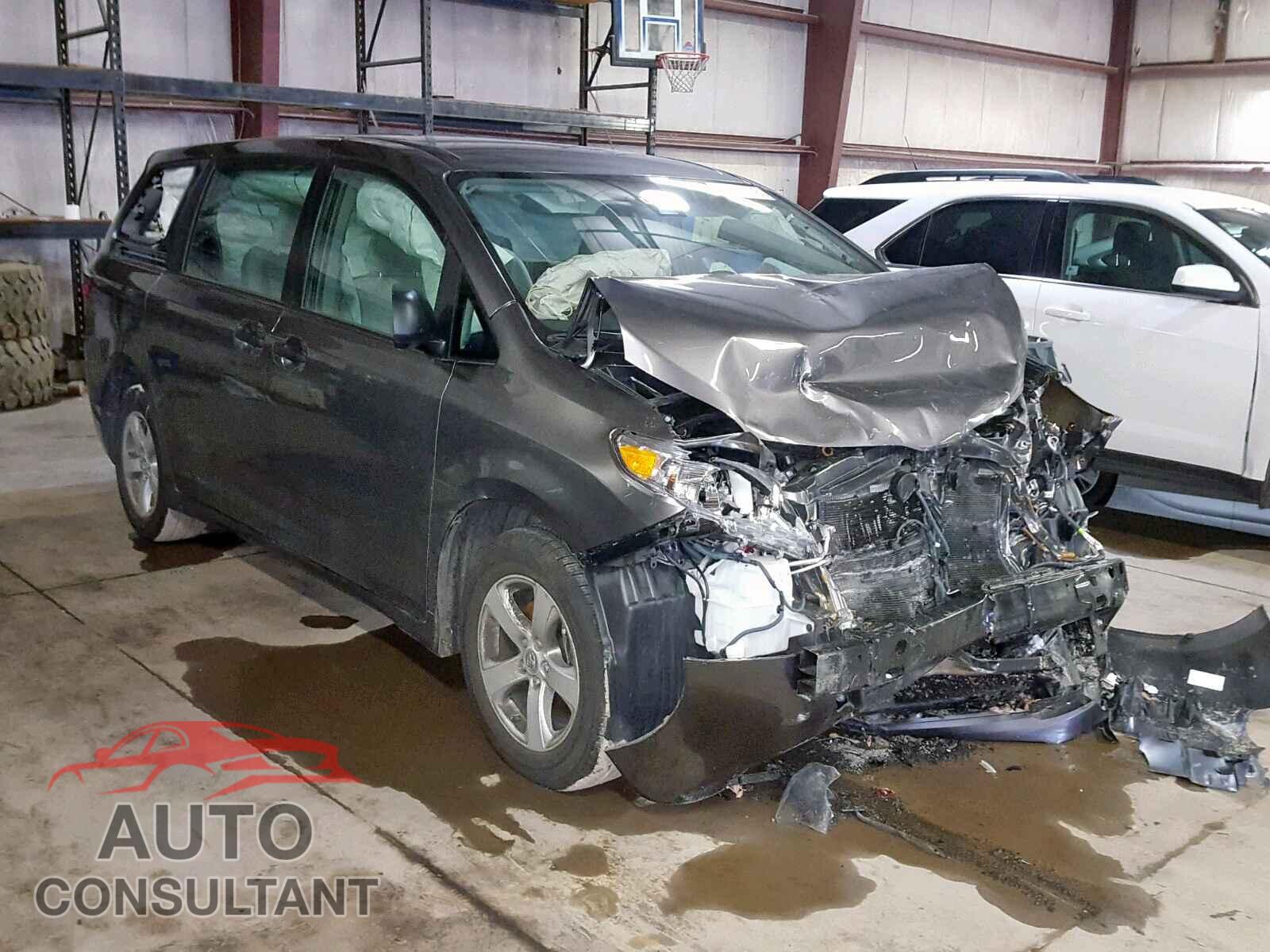 TOYOTA SIENNA BAS 2018 - 5TDZZ3DC7JS963723