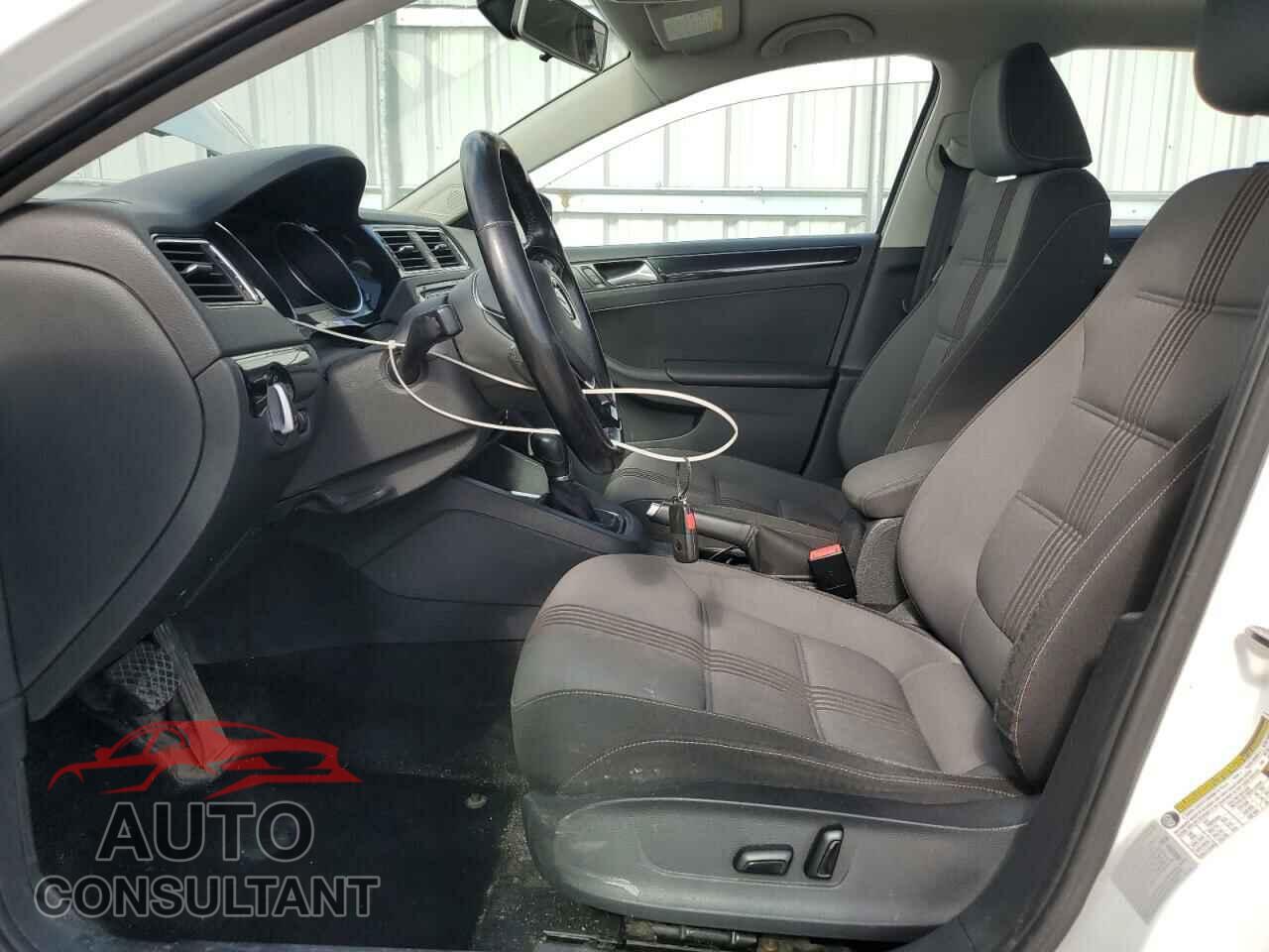VOLKSWAGEN JETTA 2017 - 3VWDB7AJ7HM277617