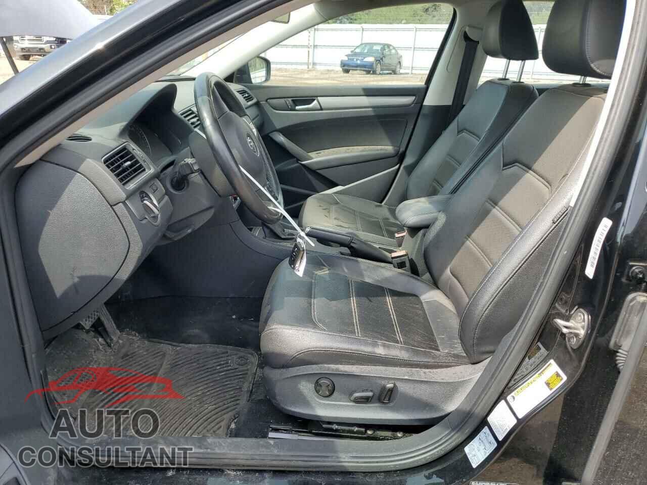 VOLKSWAGEN PASSAT 2015 - 1VWAS7A32FC121407