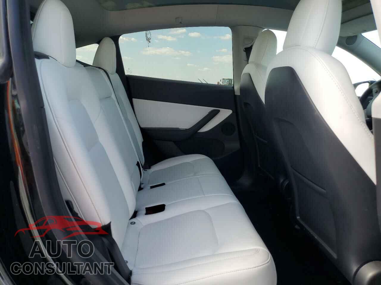 TESLA MODEL Y 2020 - 5YJYGDEF1LF049782
